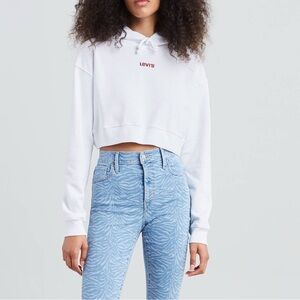 Cropped White Levi’s Hoodie